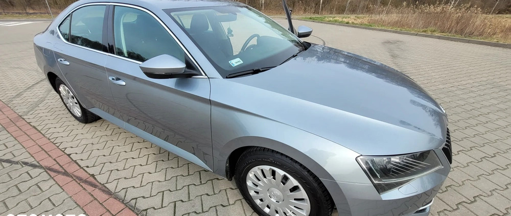 Skoda Superb cena 68500 przebieg: 273071, rok produkcji 2017 z Kwidzyn małe 407